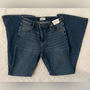 Abercrombie Vintage Flare 
29/ 8 Regular 
Never worn